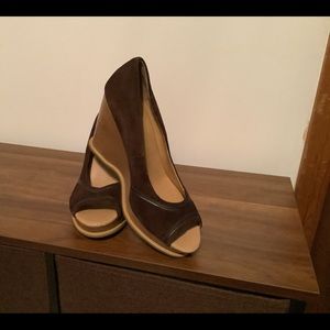 Ladies White Mt. wedge peep toe pump